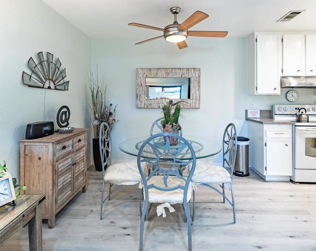 2820 N Arcadia Court, Palm Springs CA: https://media.crmls.org/mediaz/d99b74fc-732f-4fcf-87d9-c1f01ed2b3e2.jpg