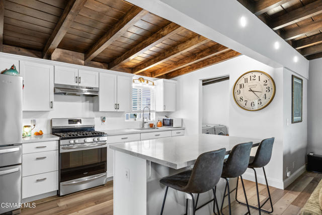 431 Palm Drive, Oxnard CA: https://media.crmls.org/mediaz/d99b856d-99ad-422a-9f74-4fa3fc60bac8.jpg