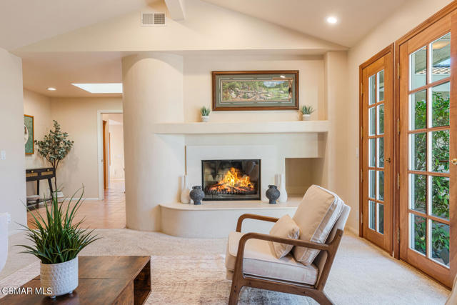 356 Laguna Terrace, Simi Valley CA: https://media.crmls.org/mediaz/d99b9d63-281b-49b3-ae9d-1329bd01fcc5.jpg