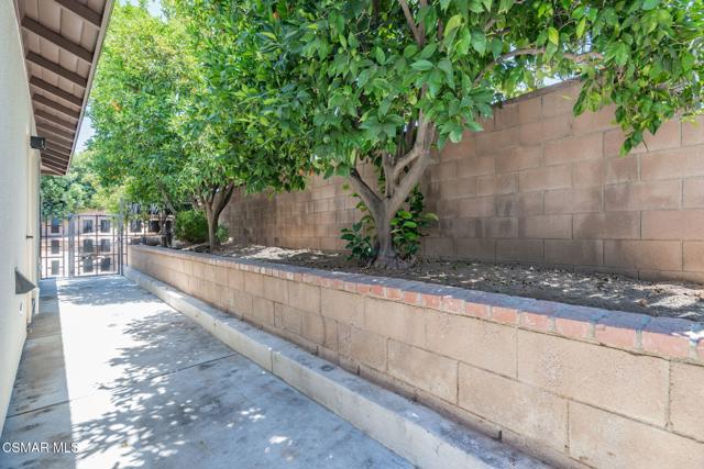 3242 Hereford Court, Simi Valley CA: https://media.crmls.org/mediaz/d99bc852-6e2d-484e-8ee6-53efee63ef01.jpg