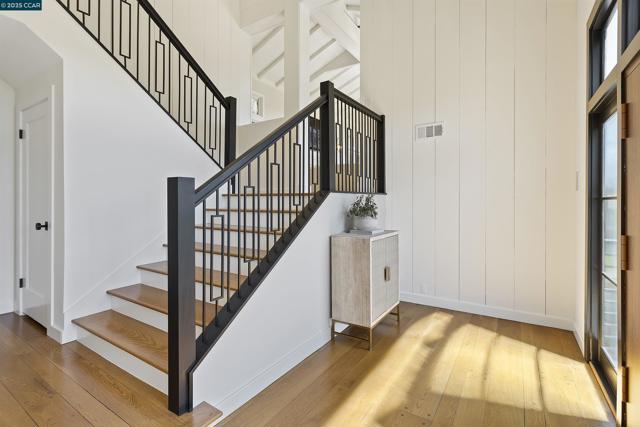 24 La Campana Rd, Orinda CA: https://media.crmls.org/mediaz/d99bfbbf-aff7-4ed5-8b70-ea63edd3793e.jpg