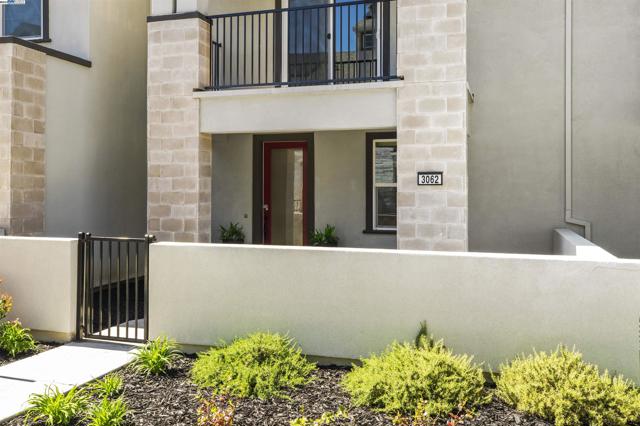 3062 Beaded Mist Walk, Sacramento CA: https://media.crmls.org/mediaz/d99d4132-c955-44ac-9759-e53355b7a9eb.jpg