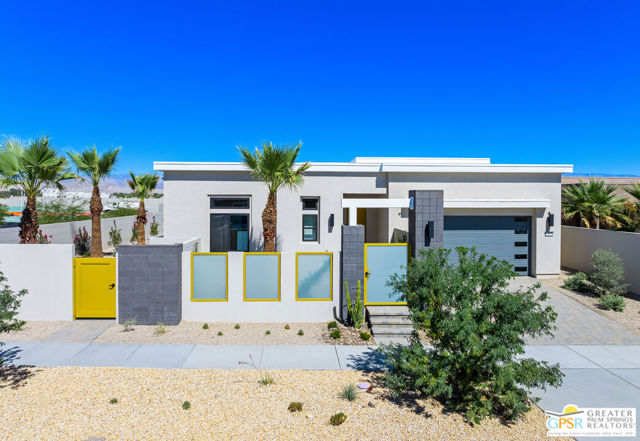 2 Marine Way, Rancho Mirage CA: https://media.crmls.org/mediaz/d99dcf56-1bdf-40d9-88f2-e2d8510d3583.jpg