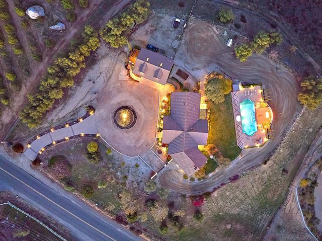 38408 Mesa Rd, Temecula CA: https://media.crmls.org/mediaz/d99e2b11-e38f-4662-a893-8fa112a5f1d4.jpg