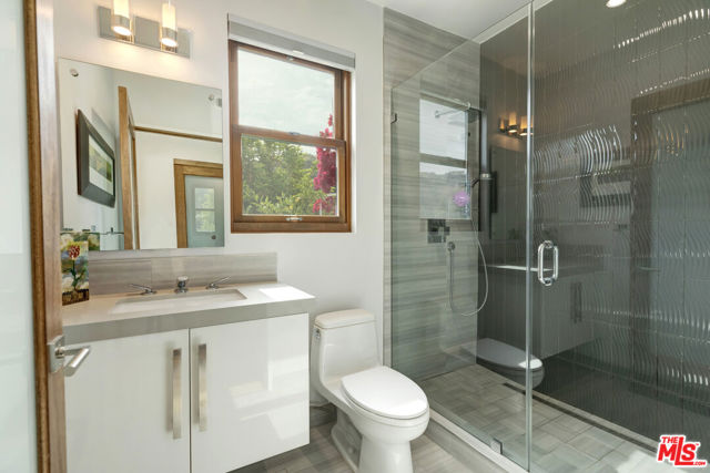 1332 El Hito Circle, Pacific Palisades CA: https://media.crmls.org/mediaz/d99f7e61-aa30-42cb-a1cb-072deec66ac8.jpg