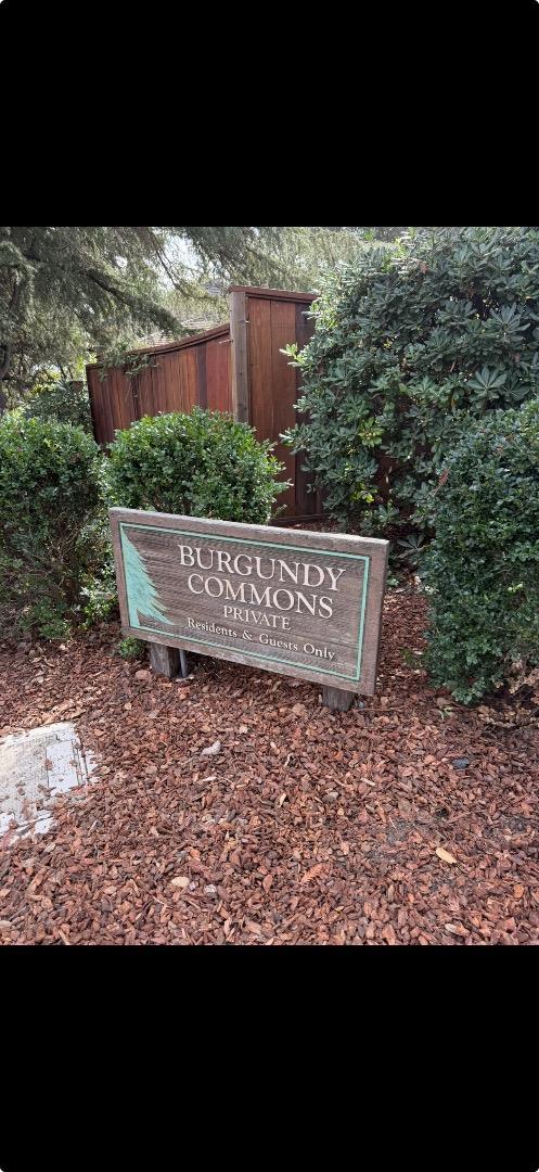 1 Burgundy Way, Yountville CA: https://media.crmls.org/mediaz/d99f92b2-34d6-4b22-a363-a7df66834a91.jpg