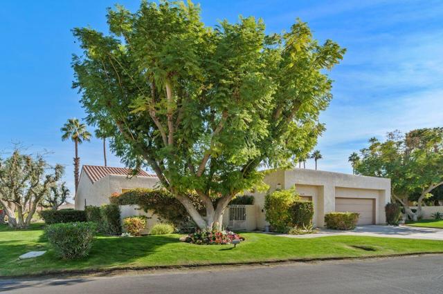 10321 Sunningdale Drive, Rancho Mirage CA: https://media.crmls.org/mediaz/d9a02cb0-3c4e-49e2-8d97-d87b7f5d53c3.jpg