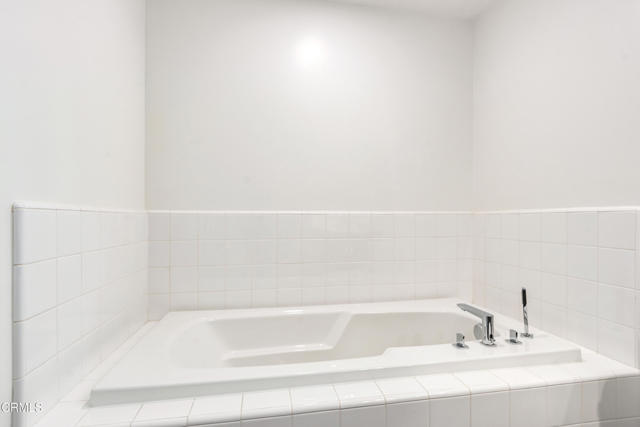 Detail Gallery Image 7 of 17 For 2504 N via Artis, Los Angeles,  CA 90039 - 3 Beds | 2/1 Baths