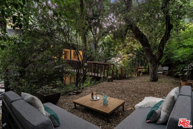 2180 Laurel Canyon Boulevard, Los Angeles CA: https://media.crmls.org/mediaz/d9a1a1f6-9ede-4d23-9b46-bc808916b9dc.jpg