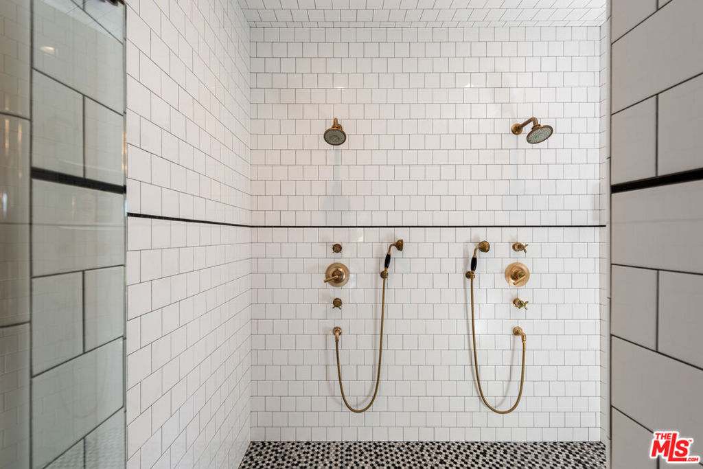 https://media.crmls.org/mediaz/d9a22679-2019-46ad-a735-b303b973fd6c.jpg?preset=X-Large