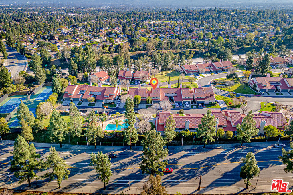 https://media.crmls.org/mediaz/d9a2334f-3bcc-4569-8095-c2d24d72895c.jpg?preset=X-Large