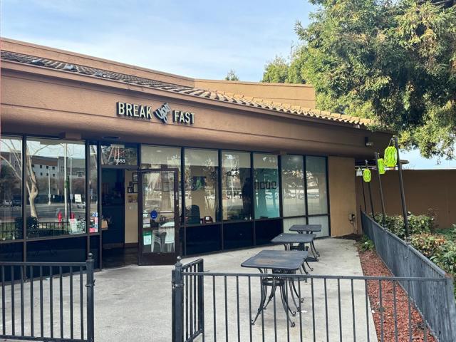 1688 1688 Decoto Road, Union City CA: https://media.crmls.org/mediaz/d9a28293-442c-48e6-a37e-48b9ecf66386.jpg