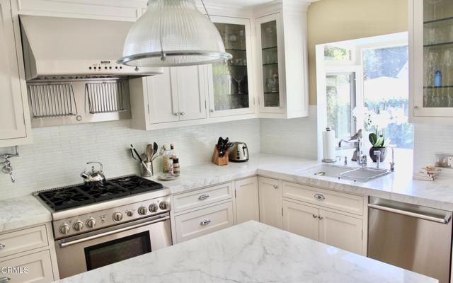 807 N Doheney Drive, Beverly Hills CA: https://media.crmls.org/mediaz/d9a368d8-2492-4c67-a9fb-b08ad27d82ba.jpg