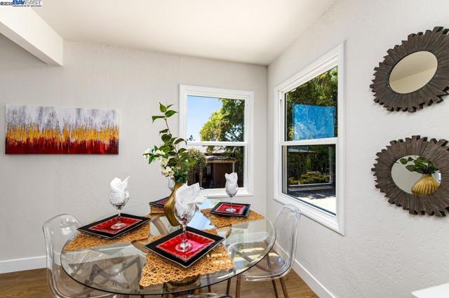 17673 Dorson Ln, Castro Valley CA: https://media.crmls.org/mediaz/d9a3a497-f846-4e7f-9ba9-551b9e45df28.jpg