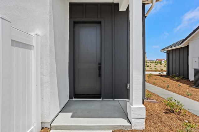 1215 Stonemark Place, Vista CA: https://media.crmls.org/mediaz/d9a3cdfc-cebc-467b-bda2-94970525bfd7.jpg