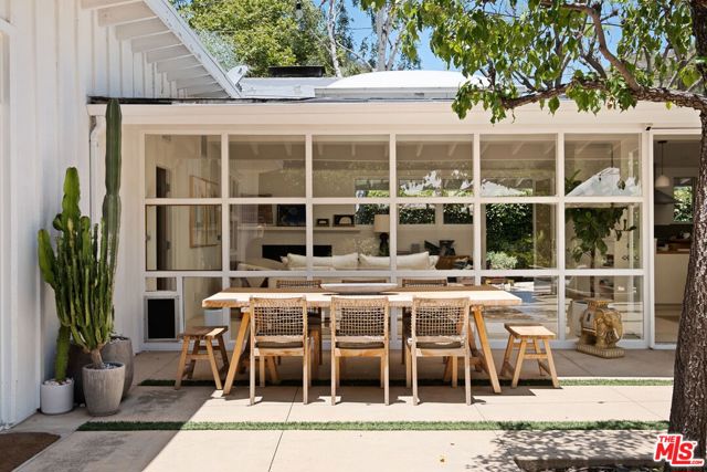 3366 Mandeville Canyon Road, Los Angeles CA: https://media.crmls.org/mediaz/d9a4df50-201c-43ee-bc8a-52fab87d65a2.jpg
