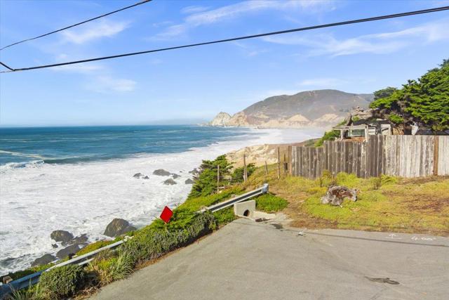 0 Sea Cliff Court, Montara CA: https://media.crmls.org/mediaz/d9a5585e-8600-4245-a233-c226b9e8b1a9.jpg