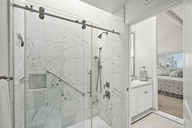 6887 Carnation Drive, Carlsbad CA: https://media.crmls.org/mediaz/d9a5f428-2d21-4105-b12a-104f47827cfa.jpg