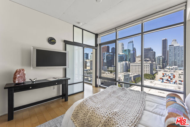 1100 S Hope Street, Los Angeles CA: https://media.crmls.org/mediaz/d9a61356-cafc-4afe-a518-e01bdb868b4c.jpg