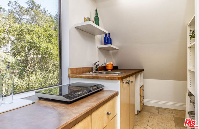 520 Barker Pass Road, Santa Barbara CA: https://media.crmls.org/mediaz/d9a6475c-a1ec-4cb4-942a-81f431caf98f.jpg