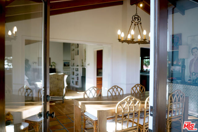 2415 Castilian Drive, Los Angeles CA: https://media.crmls.org/mediaz/d9a6ca8f-4fe9-49bb-9049-8af64d8fe5fa.jpg