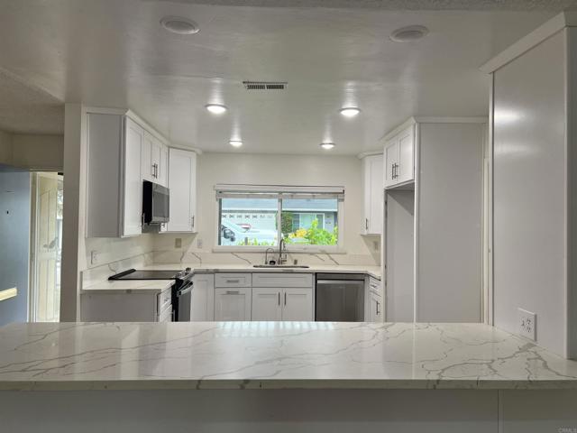 Detail Gallery Image 3 of 6 For 1626 La Tierra Lane, San Marcos,  CA 92078 - 3 Beds | 2 Baths