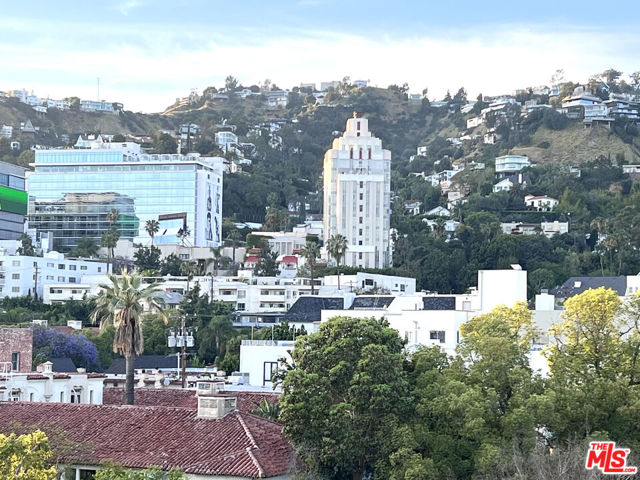 1200 N Sweetzer Avenue, West Hollywood CA: https://media.crmls.org/mediaz/d9a7d554-593e-45fc-9300-698deabb5a47.jpg