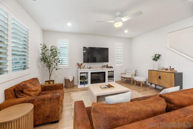 1569 Wildgrove Way, Vista CA: https://media.crmls.org/mediaz/d9a89ea6-e7d9-44c7-9958-fae8198e3dda.jpg