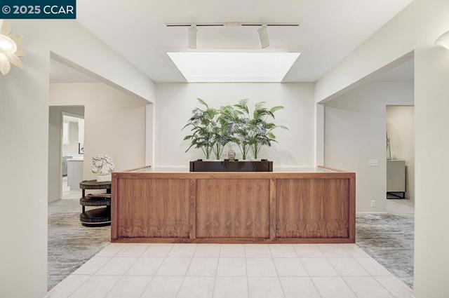 2900 Tice Creek Dr, Walnut Creek CA: https://media.crmls.org/mediaz/d9a8c2de-3b0f-407c-9741-67f3016cd143.jpg