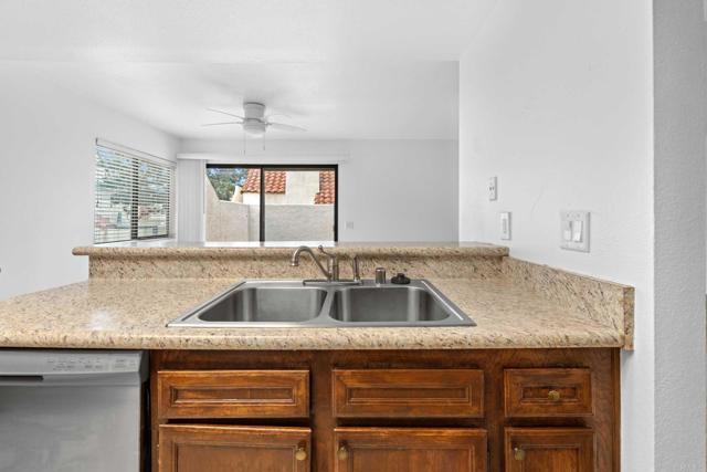 Detail Gallery Image 21 of 30 For 337 N Melrose Dr #E,  Vista,  CA 92083 - 2 Beds | 2 Baths
