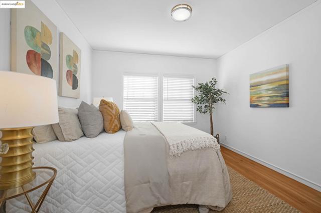 3008 Deakin St, Berkeley CA: https://media.crmls.org/mediaz/d9a8df55-06b3-402f-b369-116b8d53ea3d.jpg