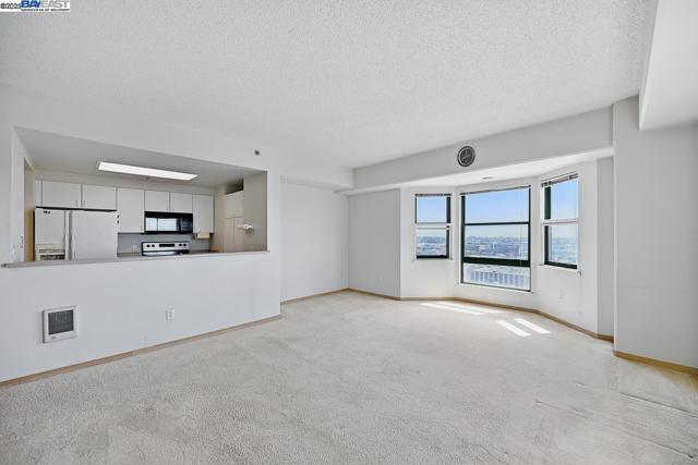 988 Franklin St, Oakland CA: https://media.crmls.org/mediaz/d9a8ec4a-8ed9-45a8-9dd8-82066a1aa6db.jpg
