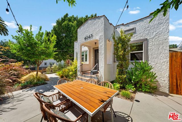 4047 Camero Avenue, Los Angeles CA: https://media.crmls.org/mediaz/d9a9db58-d4e7-4963-a2d1-b0e143166c75.jpg