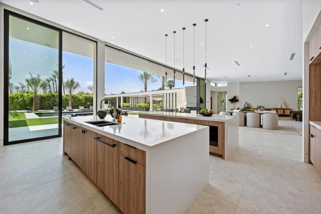 7 Makena Lane, Rancho Mirage CA: https://media.crmls.org/mediaz/d9a9e062-de80-4a11-b243-48cded1932c6.jpg