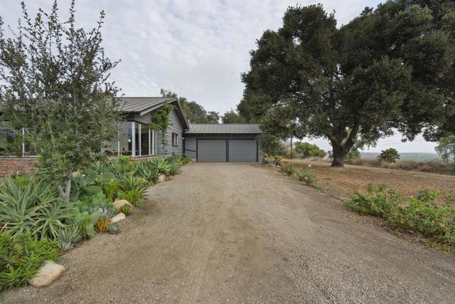 43002 Arroyo Seco Road, Soledad CA: https://media.crmls.org/mediaz/d9aaaba9-03b2-4bff-a0fd-d54dffe54857.jpg