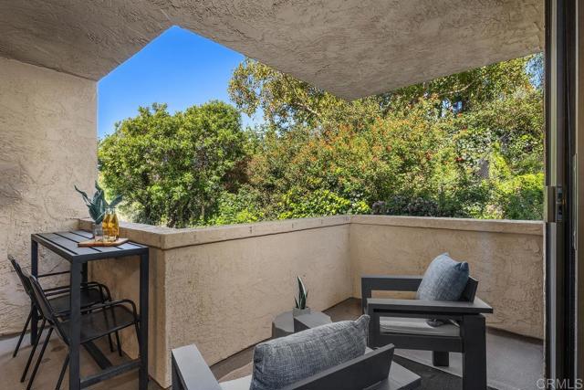 Detail Gallery Image 12 of 42 For 2420 Torrey Pines Rd #B202,  La Jolla,  CA 92037 - 2 Beds | 2 Baths
