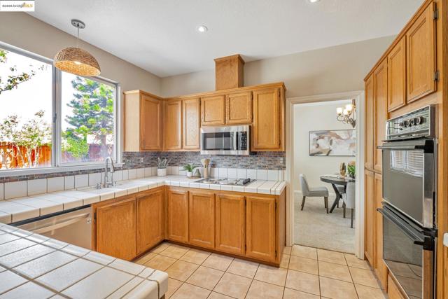 85 Duckhorn Place, Oakley CA: https://media.crmls.org/mediaz/d9ab7d9c-82b2-4320-874e-b9da7e0bd430.jpg