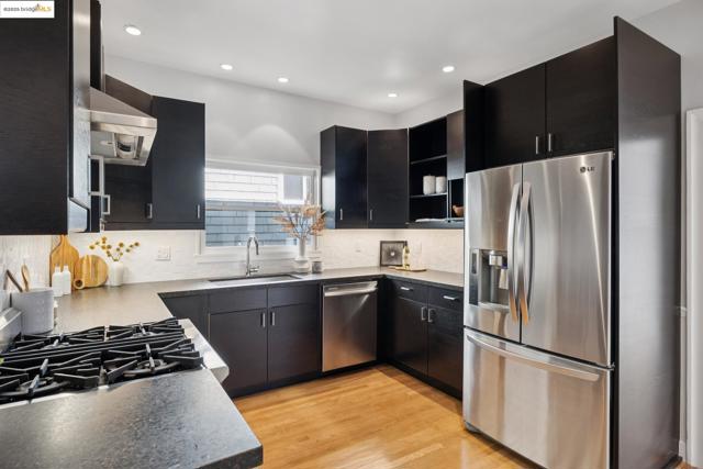 737 61st St, Oakland CA: https://media.crmls.org/mediaz/d9abc6a9-99b0-4336-bcd8-458a398b51da.jpg