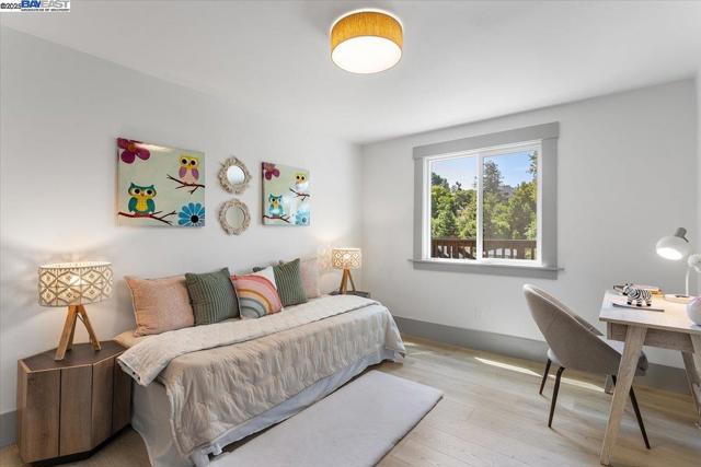 689 Santa Ray Ave, Oakland CA: https://media.crmls.org/mediaz/d9abca62-35e7-4037-9a4e-3d035af83432.jpg