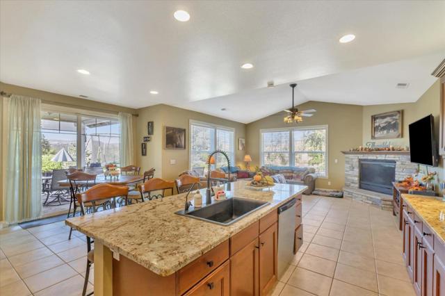 46347 Opah Drive, Ahwahnee CA: https://media.crmls.org/mediaz/d9ac3fcd-7a24-4561-b33a-8d0da9802618.jpg