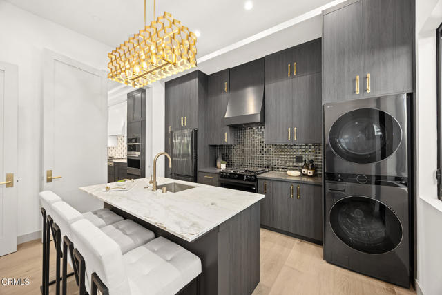 4828 Oakwood Avenue, La Canada Flintridge CA: https://media.crmls.org/mediaz/d9ac52b4-dde9-4041-966f-16530fdcf015.jpg