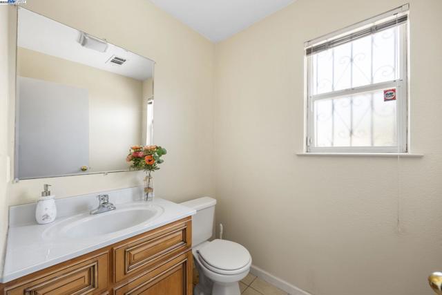 515 Alamo Ave, Richmond CA: https://media.crmls.org/mediaz/d9acbaf0-e9ec-4f7a-ae10-663412d17edb.jpg
