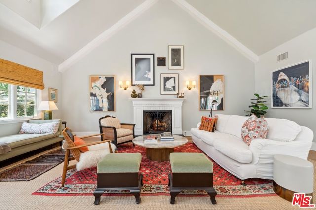 4714 Balboa Avenue, Encino CA: https://media.crmls.org/mediaz/d9acd9d7-46d8-42cf-9633-fd955870978f.jpg