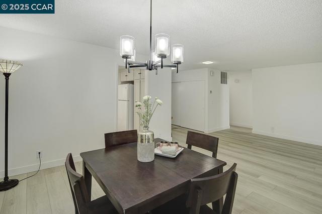 3350 Rossmoor Pkwy, Walnut Creek CA: https://media.crmls.org/mediaz/d9acf619-6421-46e5-bdac-b591c236bd76.jpg