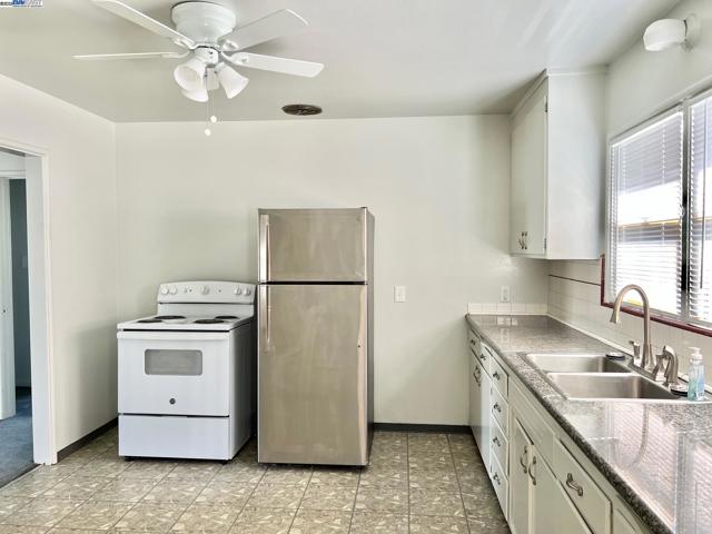 3594 Somerset Ave, Castro Valley CA: https://media.crmls.org/mediaz/d9ad50a4-2064-49b0-bf1d-6f5febd53aa8.jpg