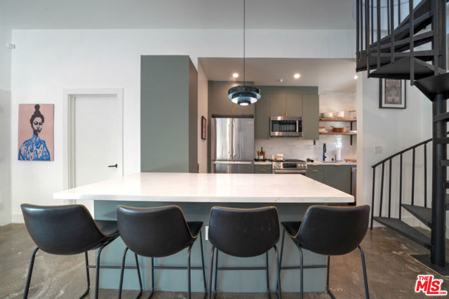 24641 Piuma Road, Malibu CA: https://media.crmls.org/mediaz/d9ad65a4-eed7-464b-8425-35721e7bb3f7.jpg
