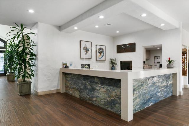 4905 Alicante Way, Oceanside CA: https://media.crmls.org/mediaz/d9ae48ab-2eed-4c0c-8bf7-0f7df73af694.jpg