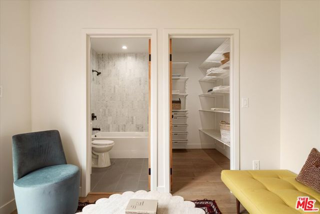 2041 S Palm Grove Avenue, Los Angeles CA: https://media.crmls.org/mediaz/d9ae55c4-e869-42b0-9f1e-cbe7454f2c72.jpg