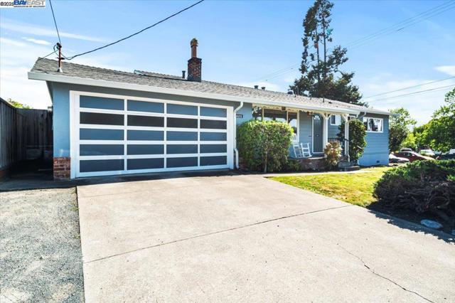 4105 Heyer Ave, Castro Valley CA: https://media.crmls.org/mediaz/d9aea525-fc89-4323-bab4-f312a4f19f6e.jpg