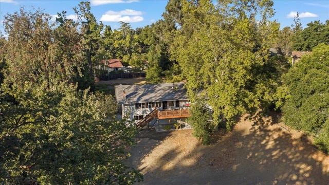 15292 Stratford Court, Monte Sereno CA: https://media.crmls.org/mediaz/d9aee31c-4ad7-4c7b-9a25-6c5eb9112539.jpg